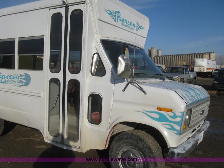 image for item I5732 1991 Ford Econoline E350 bus