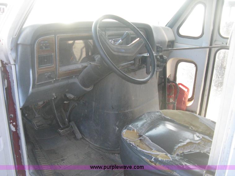 image for item I5732 1991 Ford Econoline E350 bus
