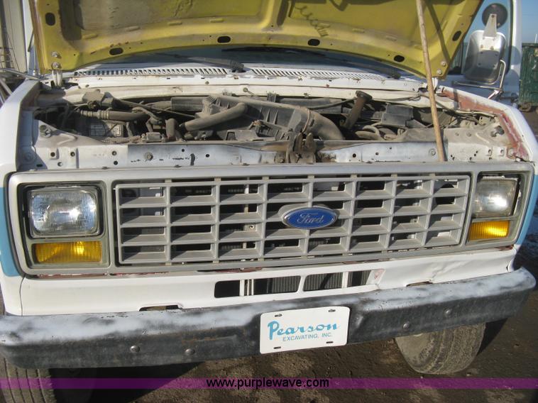 image for item I5732 1991 Ford Econoline E350 bus