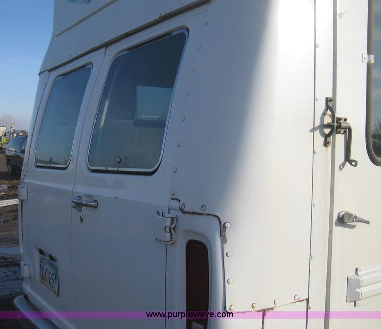 image for item I5732 1991 Ford Econoline E350 bus