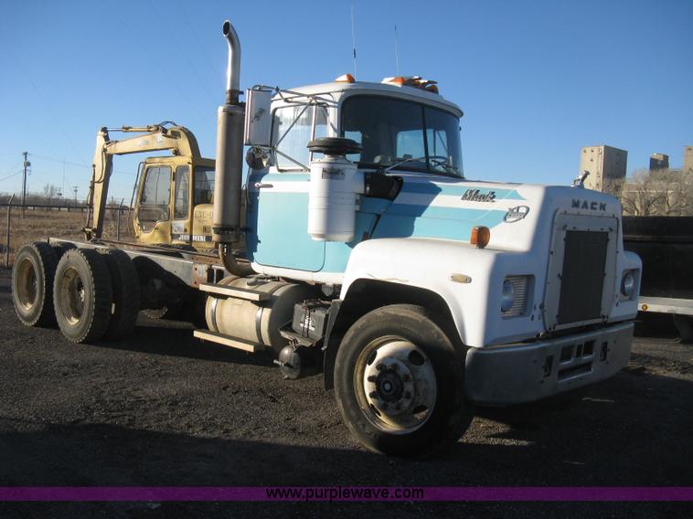 image for item I5746 1985 Mack RS688LST Value Liner cab and chassis