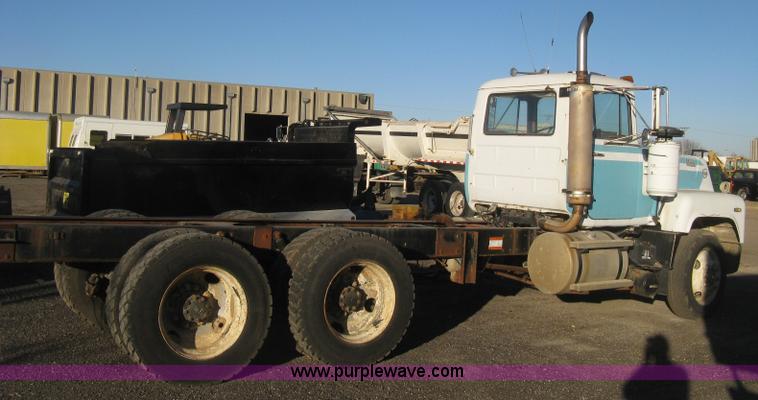 image for item I5746 1985 Mack RS688LST Value Liner cab and chassis