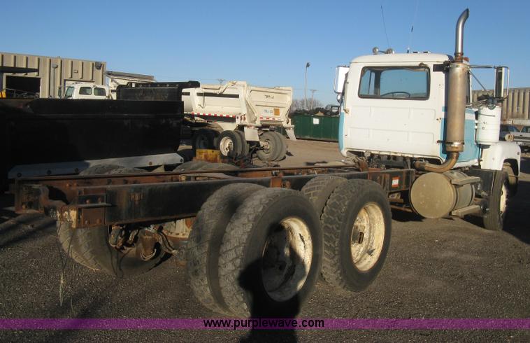 image for item I5746 1985 Mack RS688LST Value Liner cab and chassis