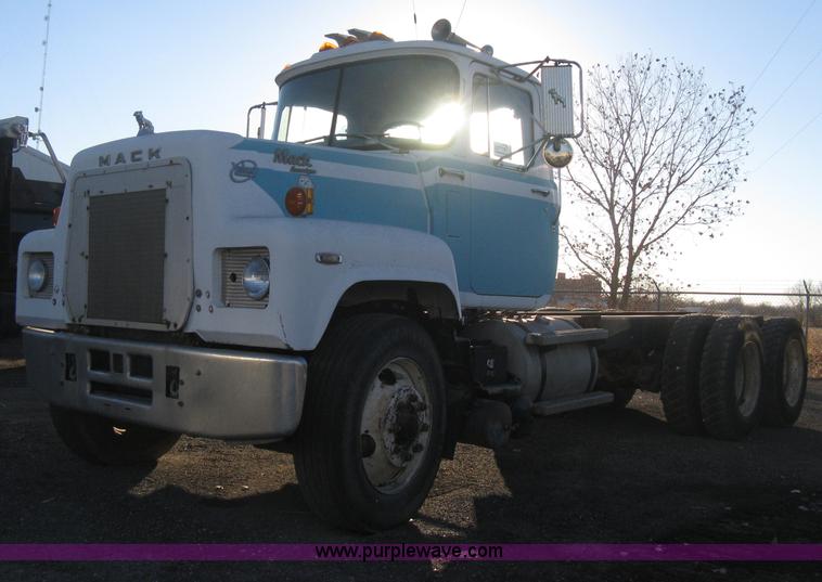 image for item I5746 1985 Mack RS688LST Value Liner cab and chassis