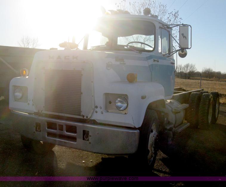 image for item I5746 1985 Mack RS688LST Value Liner cab and chassis