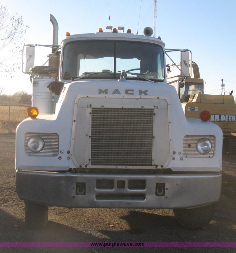 image for item I5746 1985 Mack RS688LST Value Liner cab and chassis