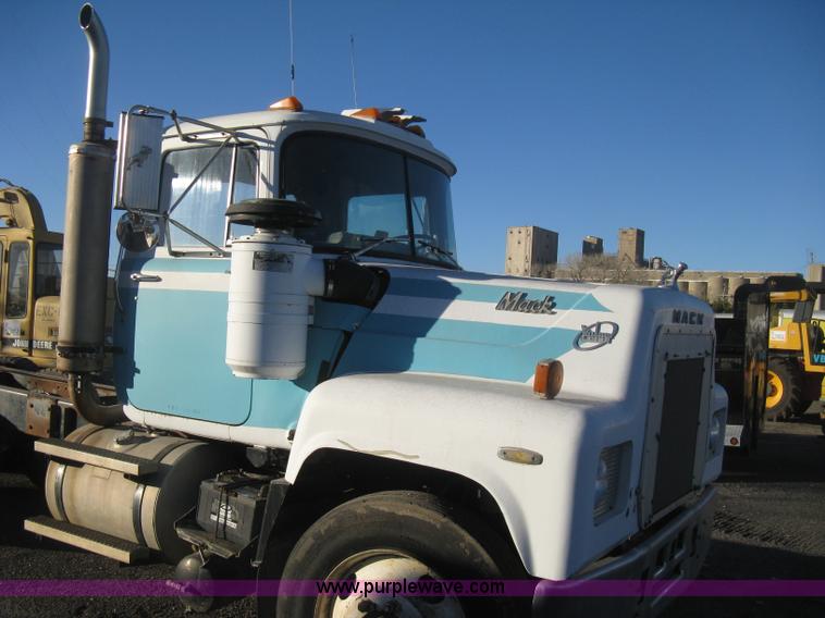 image for item I5746 1985 Mack RS688LST Value Liner cab and chassis