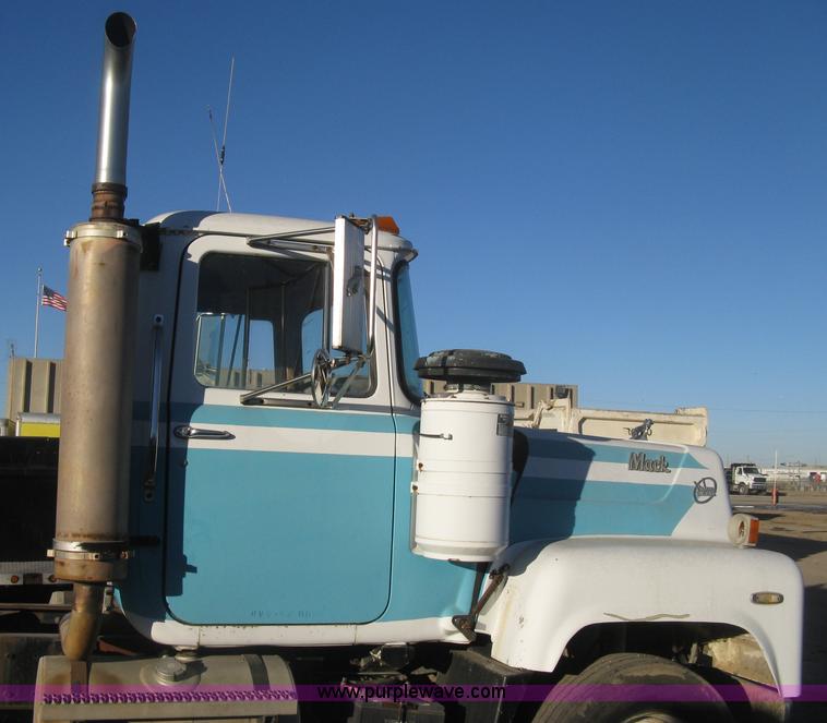 image for item I5746 1985 Mack RS688LST Value Liner cab and chassis