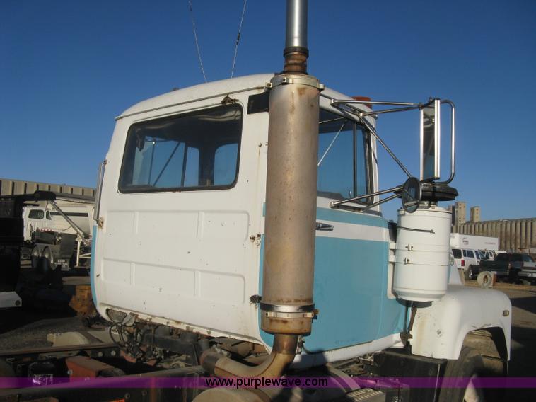 image for item I5746 1985 Mack RS688LST Value Liner cab and chassis