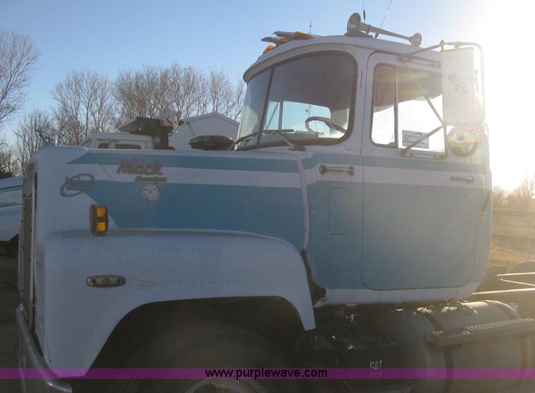 image for item I5746 1985 Mack RS688LST Value Liner cab and chassis