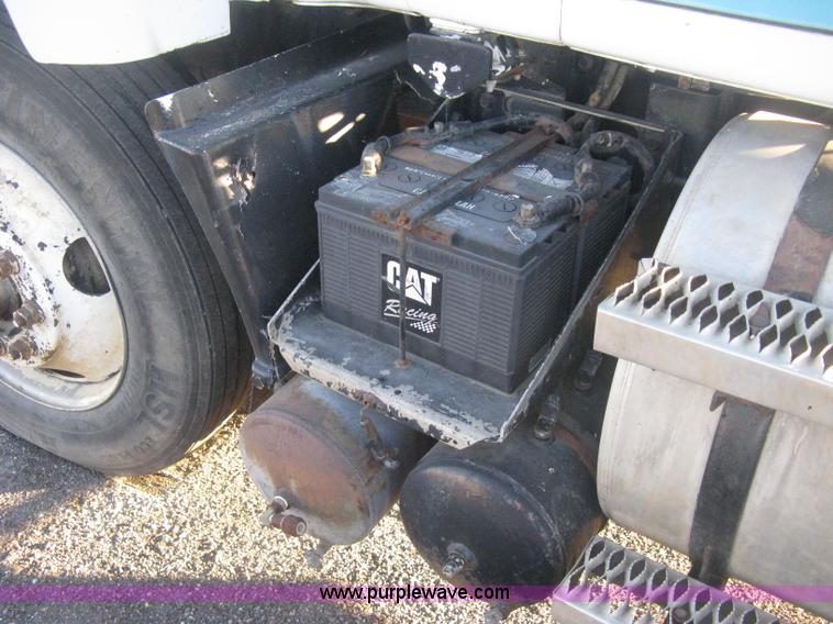 image for item I5746 1985 Mack RS688LST Value Liner cab and chassis