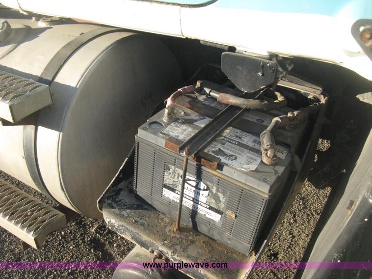 image for item I5746 1985 Mack RS688LST Value Liner cab and chassis