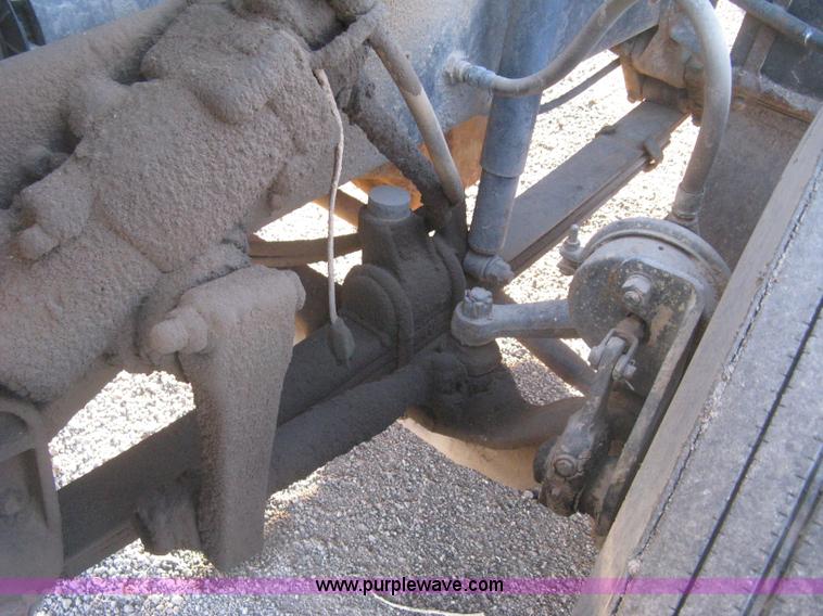 image for item I5746 1985 Mack RS688LST Value Liner cab and chassis