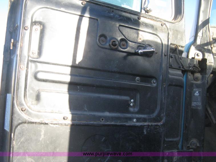 image for item I5746 1985 Mack RS688LST Value Liner cab and chassis