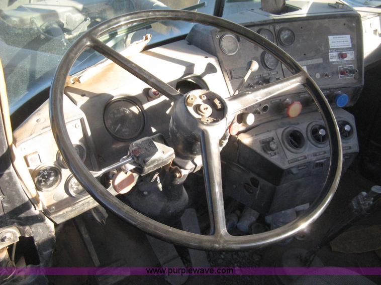 image for item I5746 1985 Mack RS688LST Value Liner cab and chassis