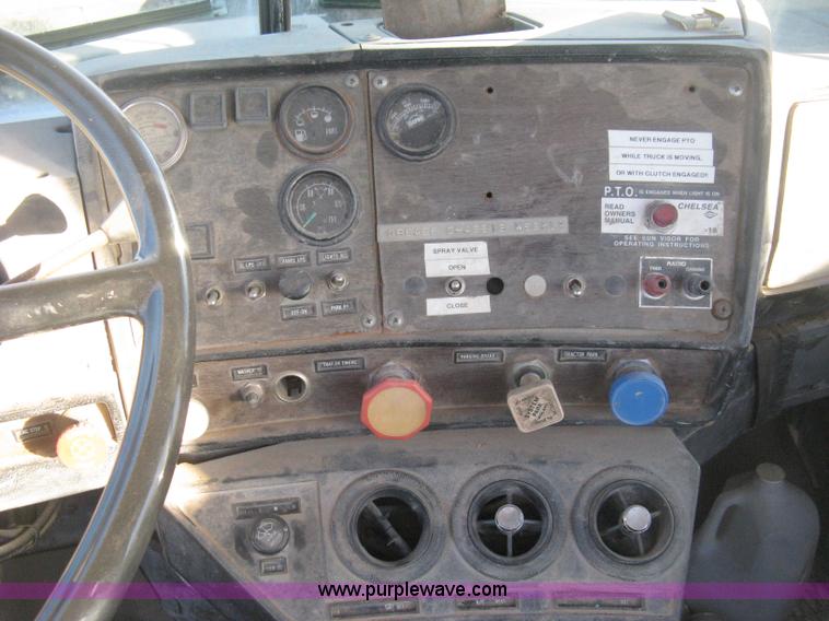 image for item I5746 1985 Mack RS688LST Value Liner cab and chassis