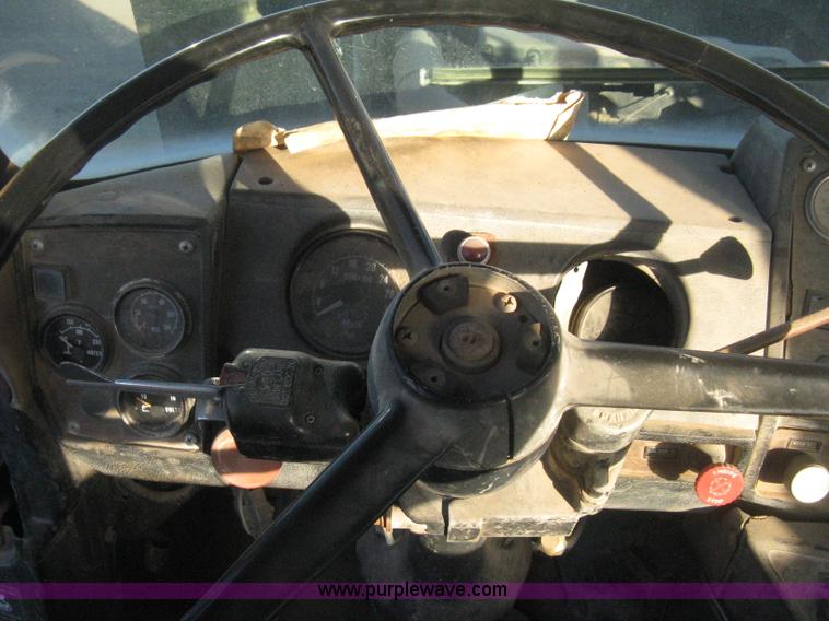 image for item I5746 1985 Mack RS688LST Value Liner cab and chassis