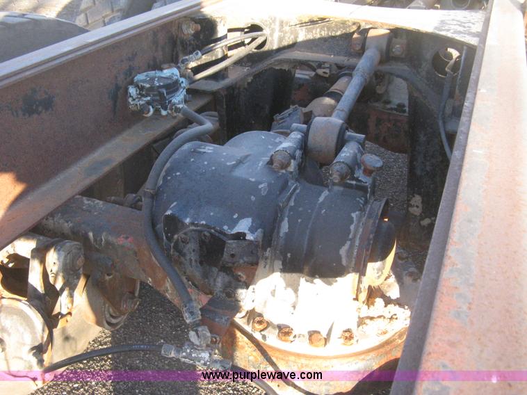 image for item I5746 1985 Mack RS688LST Value Liner cab and chassis