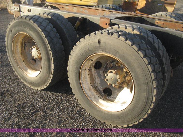 image for item I5746 1985 Mack RS688LST Value Liner cab and chassis