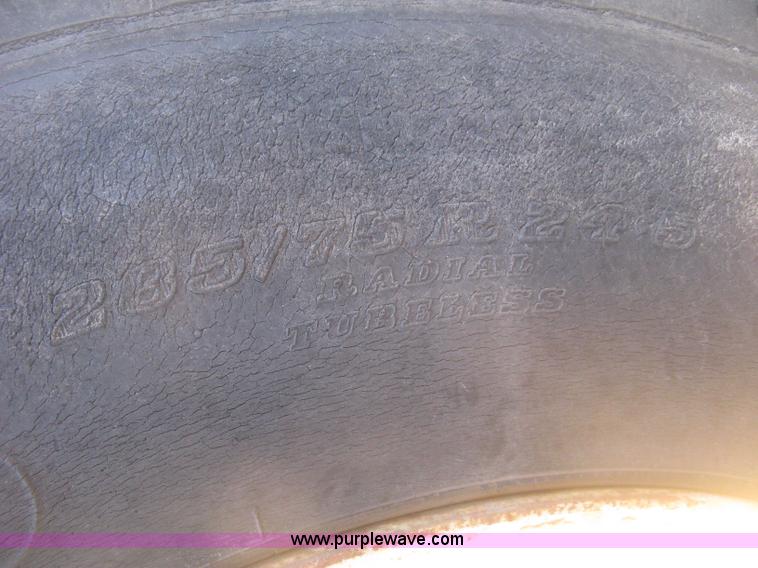 image for item I5746 1985 Mack RS688LST Value Liner cab and chassis