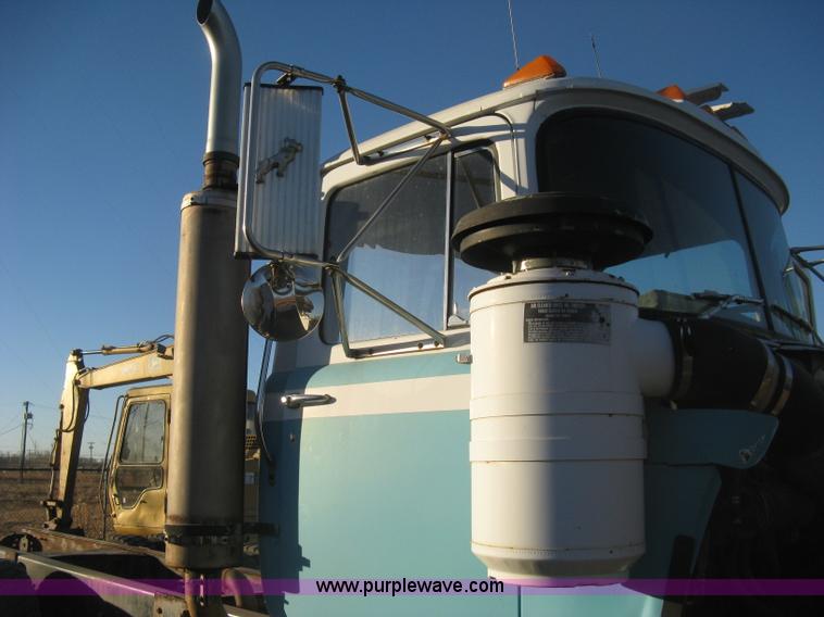 image for item I5746 1985 Mack RS688LST Value Liner cab and chassis