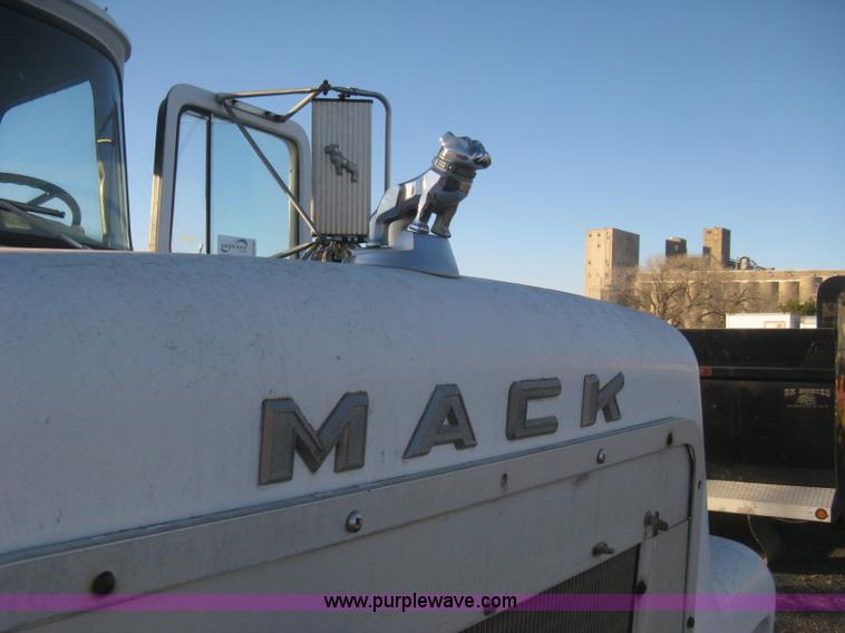 image for item I5746 1985 Mack RS688LST Value Liner cab and chassis