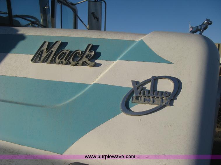 image for item I5746 1985 Mack RS688LST Value Liner cab and chassis