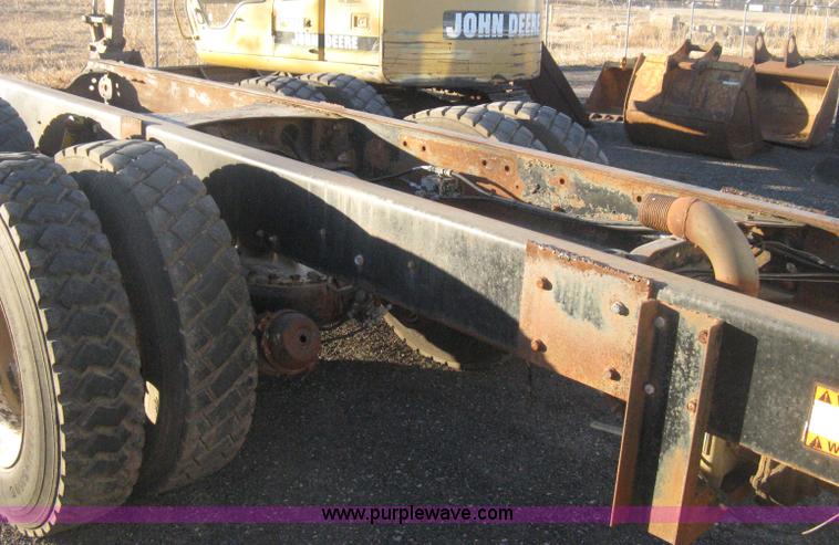 image for item I5746 1985 Mack RS688LST Value Liner cab and chassis