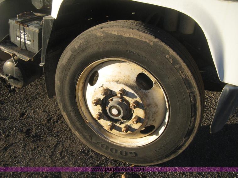 image for item I5746 1985 Mack RS688LST Value Liner cab and chassis