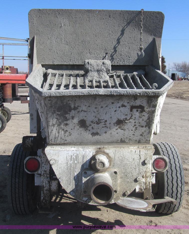 image for item I7224 1994 Schwing BPA750D-18R concrete pump