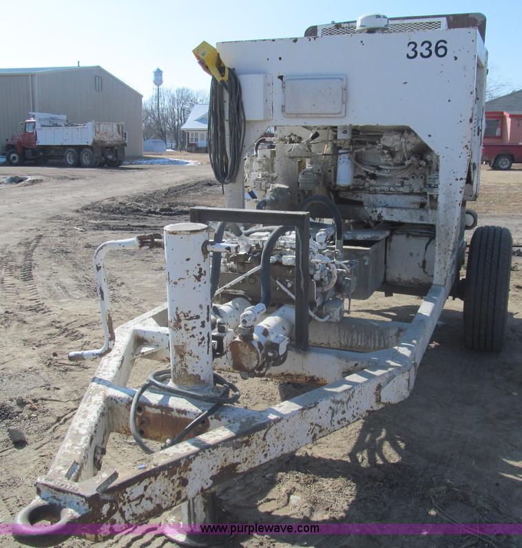 image for item I7224 1994 Schwing BPA750D-18R concrete pump