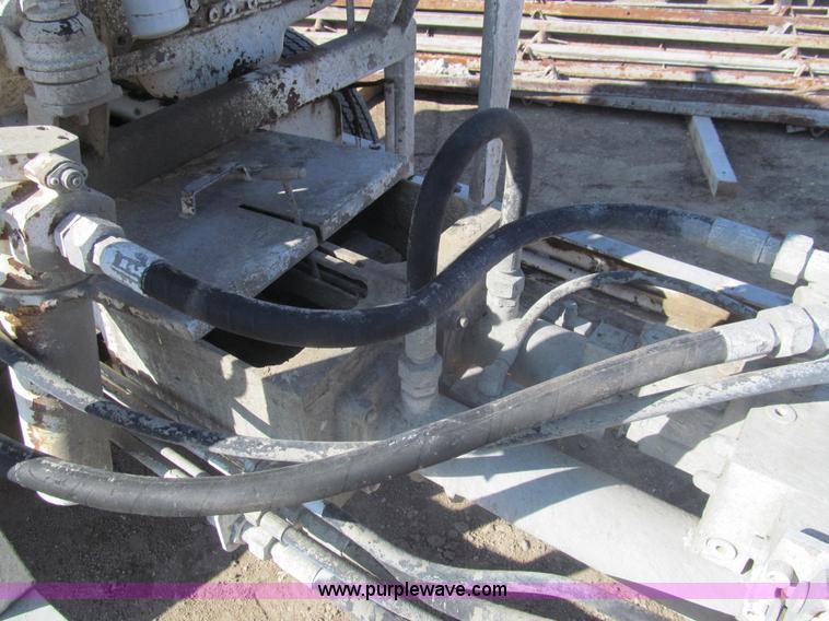 image for item I7224 1994 Schwing BPA750D-18R concrete pump