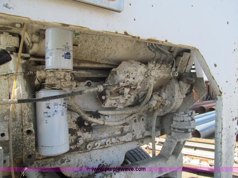 image for item I7224 1994 Schwing BPA750D-18R concrete pump