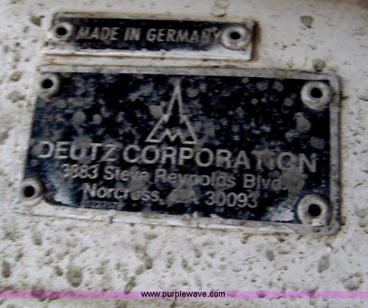 image for item I7224 1994 Schwing BPA750D-18R concrete pump