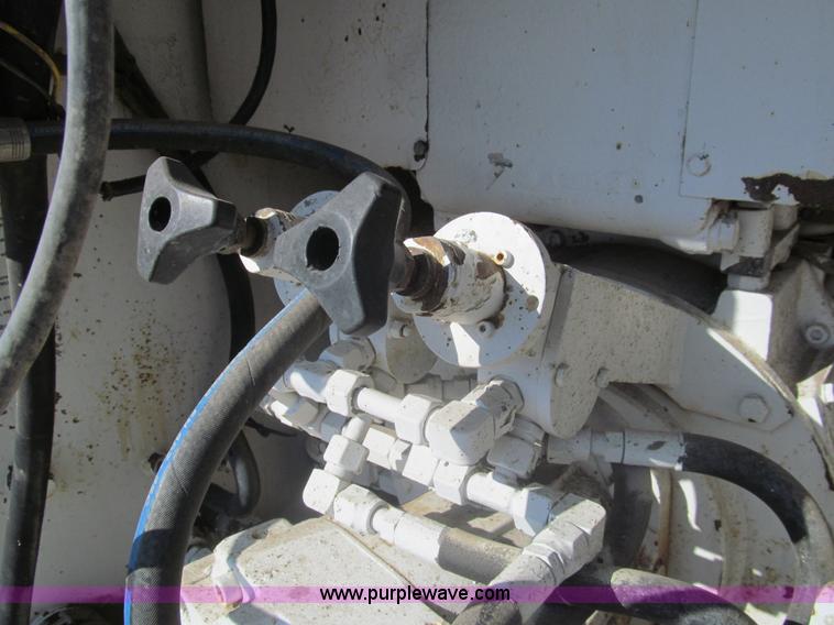 image for item I7224 1994 Schwing BPA750D-18R concrete pump