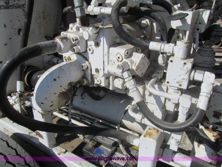 image for item I7224 1994 Schwing BPA750D-18R concrete pump