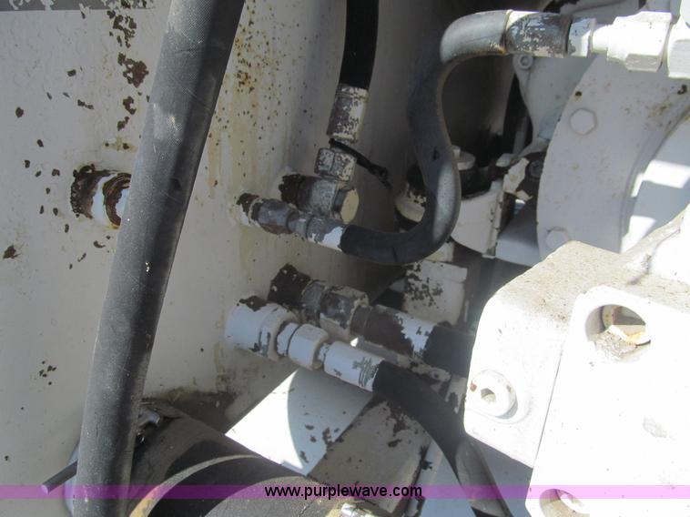 image for item I7224 1994 Schwing BPA750D-18R concrete pump