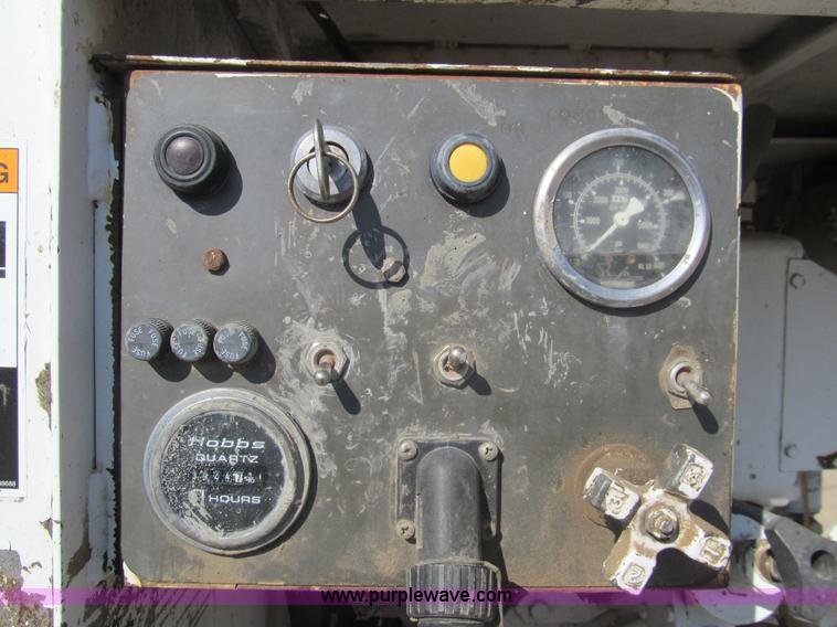 image for item I7224 1994 Schwing BPA750D-18R concrete pump