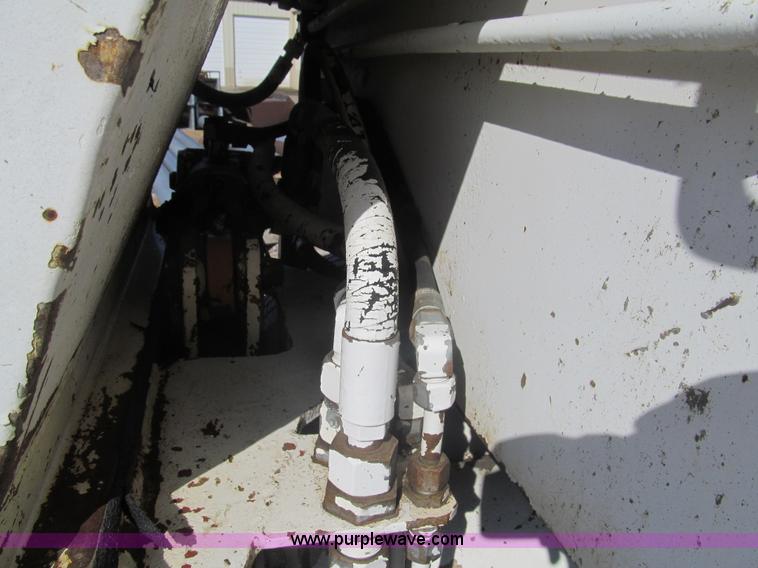 image for item I7224 1994 Schwing BPA750D-18R concrete pump