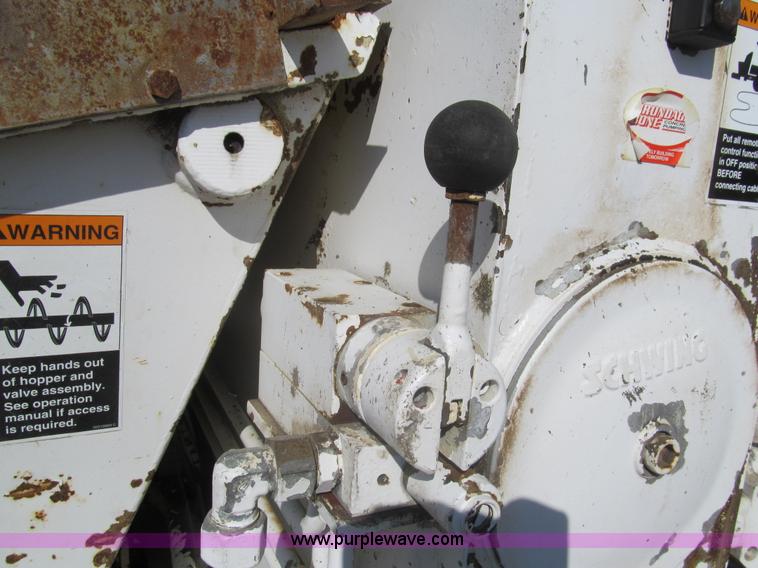 image for item I7224 1994 Schwing BPA750D-18R concrete pump