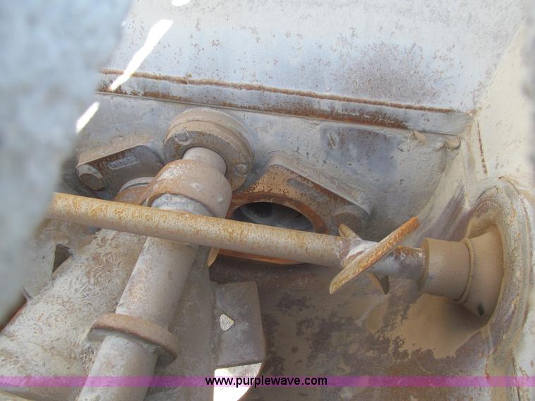 image for item I7224 1994 Schwing BPA750D-18R concrete pump