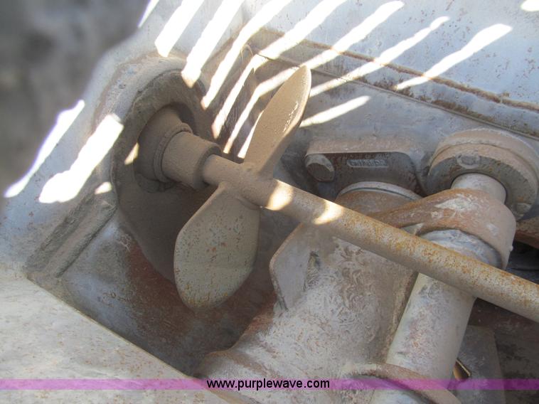 image for item I7224 1994 Schwing BPA750D-18R concrete pump