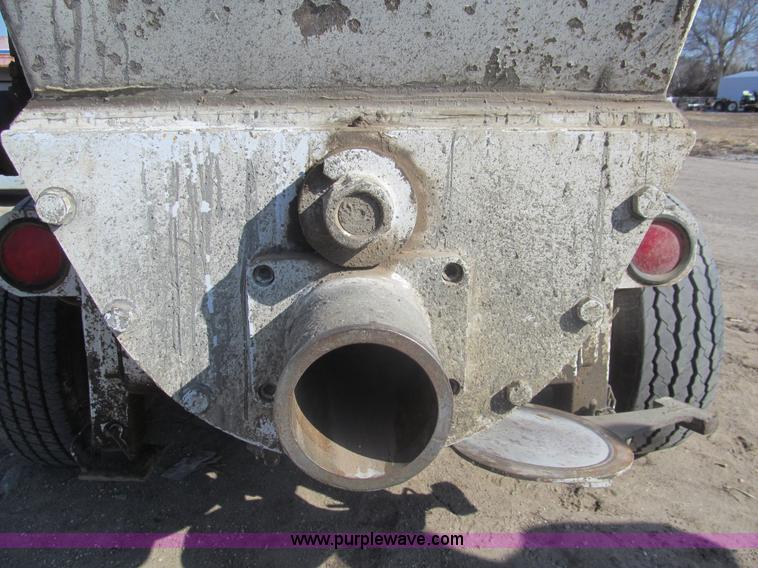 image for item I7224 1994 Schwing BPA750D-18R concrete pump