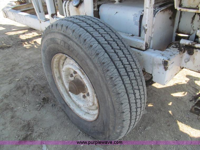 image for item I7224 1994 Schwing BPA750D-18R concrete pump