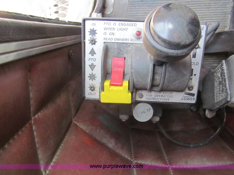 image for item I7228 1983 Peterbilt 359 semi truck