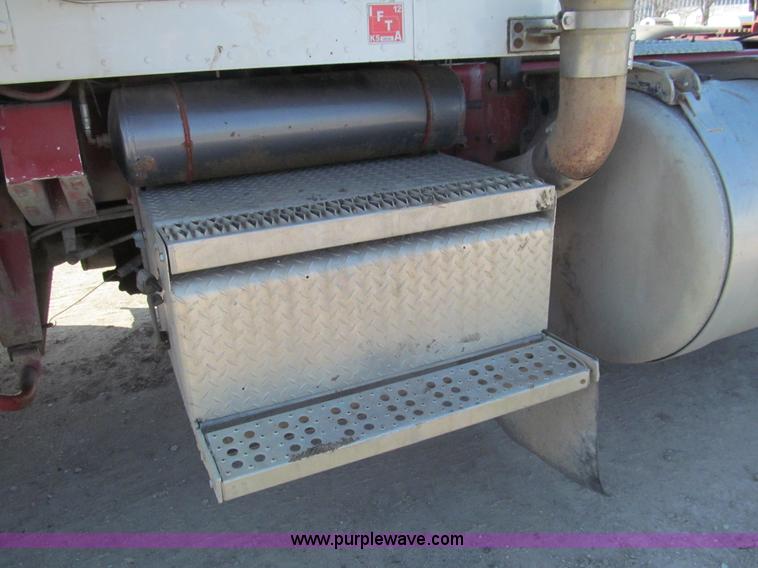 image for item I7228 1983 Peterbilt 359 semi truck