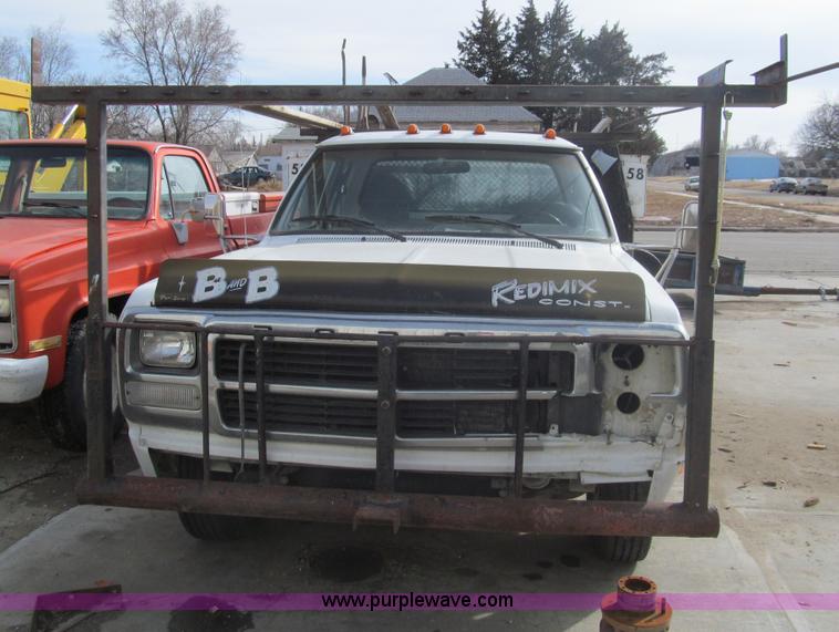 image for item I7232 1992 Dodge Ram 350 Club Cab utility truck