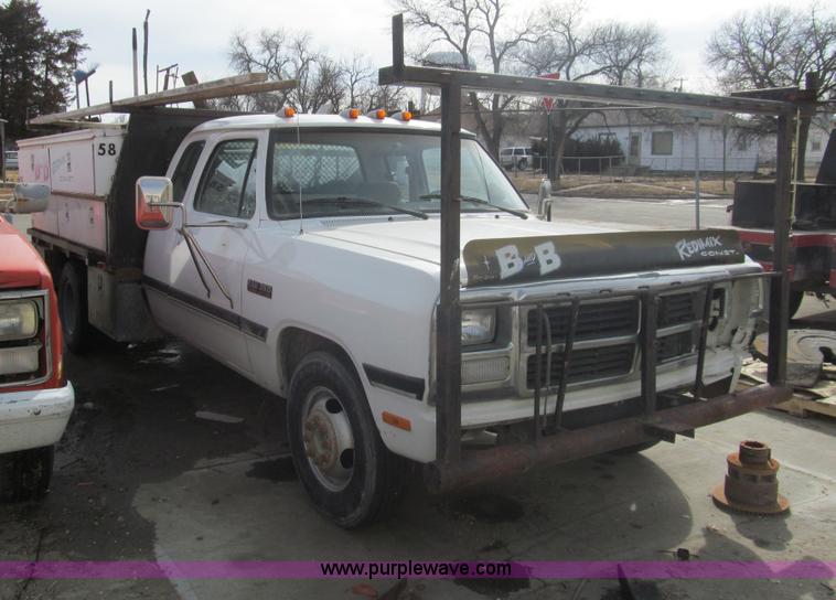 image for item I7232 1992 Dodge Ram 350 Club Cab utility truck