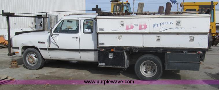 image for item I7232 1992 Dodge Ram 350 Club Cab utility truck