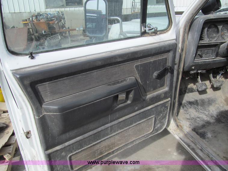 image for item I7232 1992 Dodge Ram 350 Club Cab utility truck